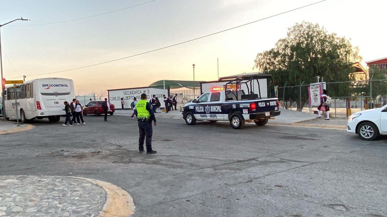 Aseguran dos menores por riña en secundaria de Ramos Arizpe