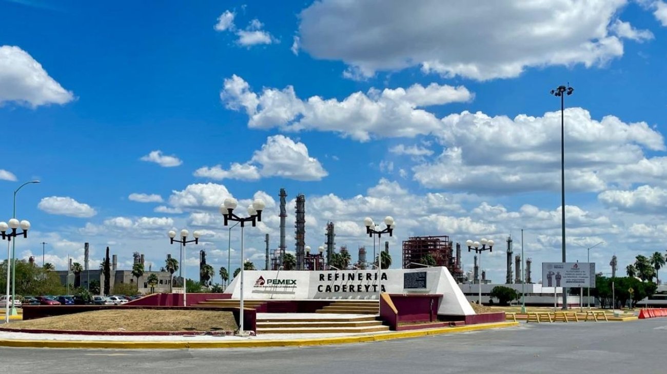 Refinería de Cadereyta intensifica monitoreo por malos olores