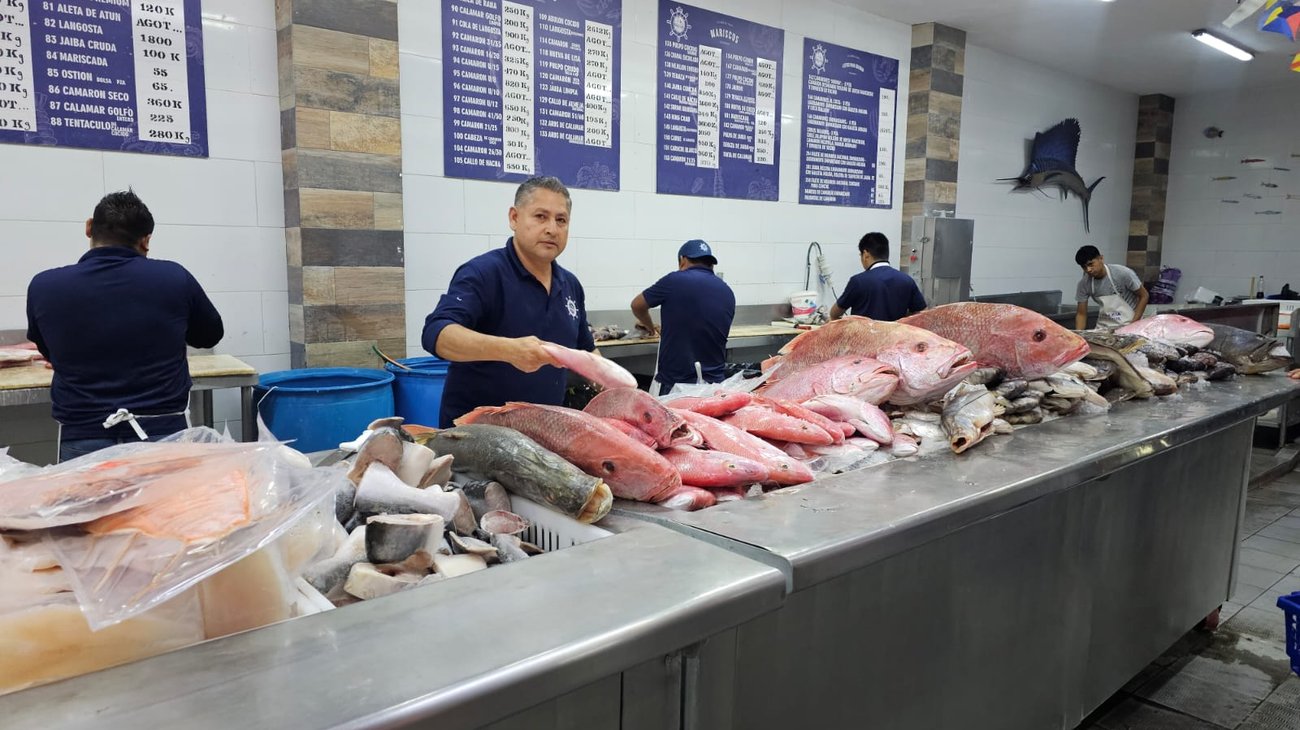 Abarrotan pescaderías en Monterrey durante Viernes Santo