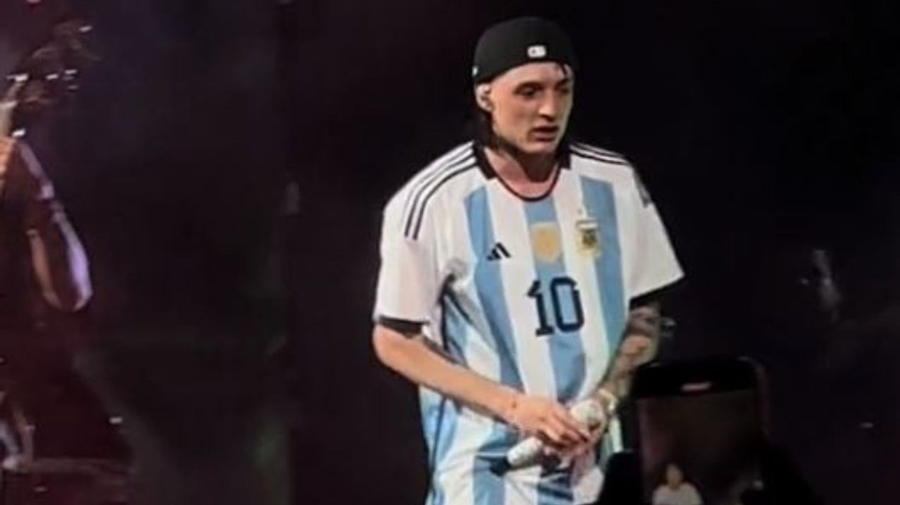 ¿Cancelado? Critican a Peso Pluma por 'traicionar' a México