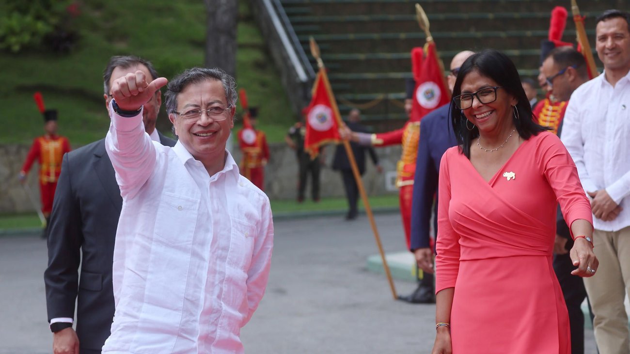 petro_delcy_rodriguez_4e5b6a2edc