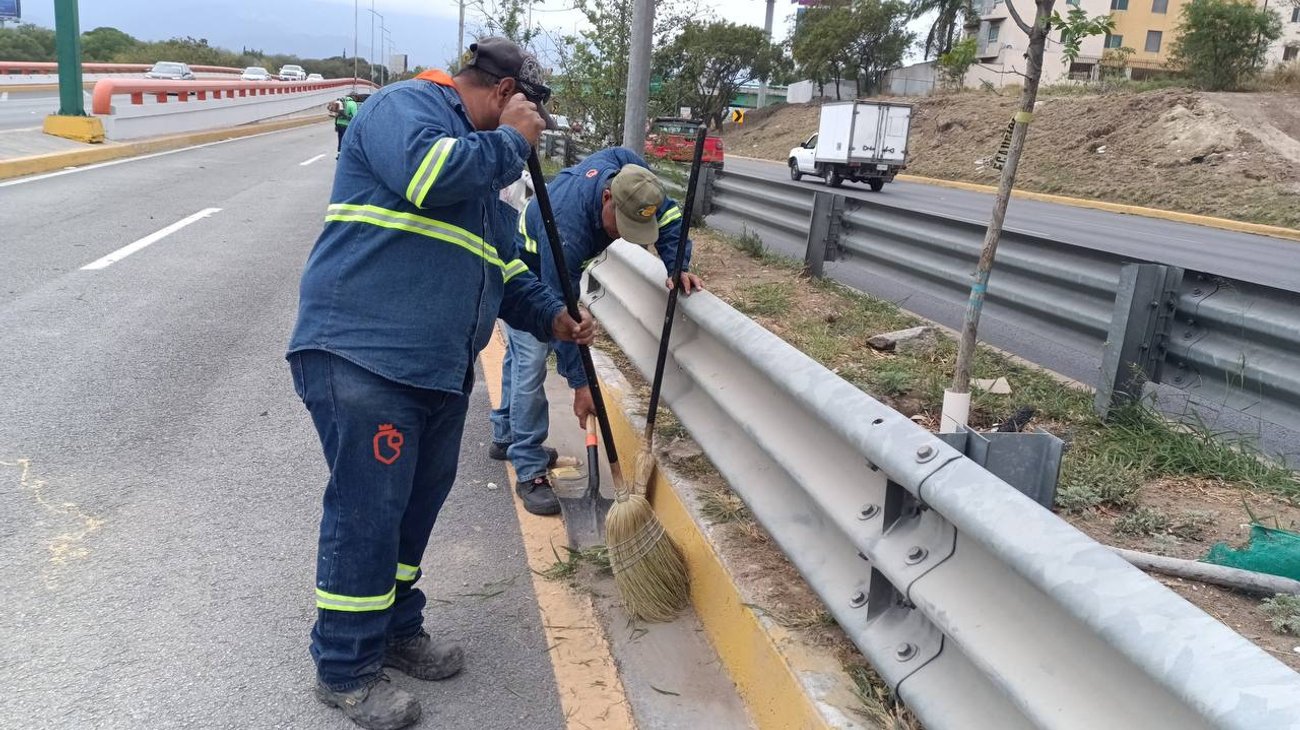 Inicia programa de limpieza en accesos carreteros
