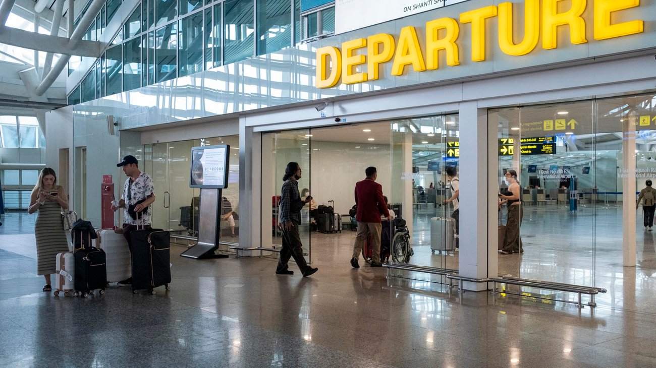 Detienen a piloto con 70 mil pastillas de éxtasis en su maleta