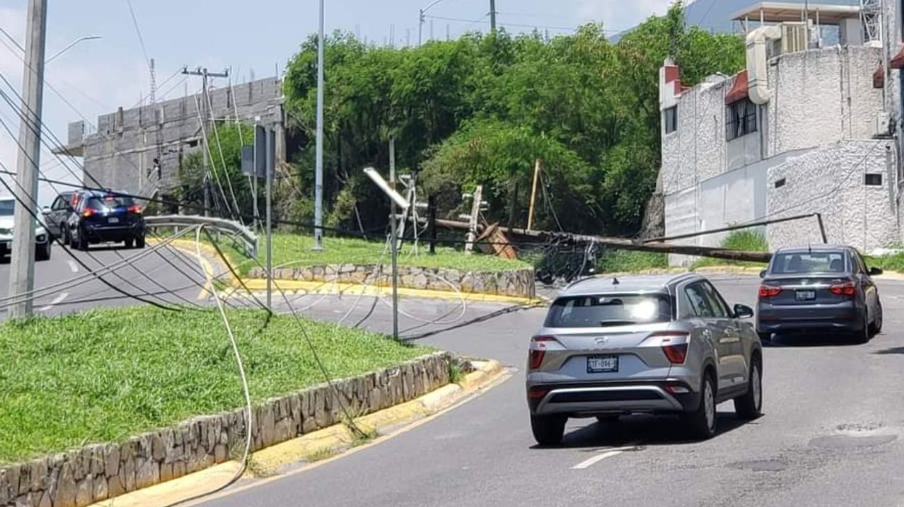 pipa_choca_contra_poste_y_deja_sin_luz_al_sector_de_las_brisas_772f8d7c52