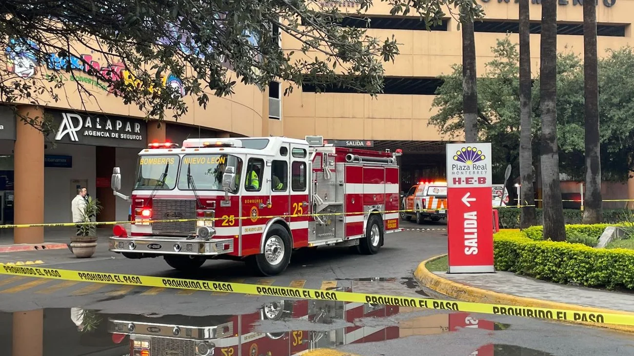 Evacuan Plaza Real en Gonzalitos por incendio