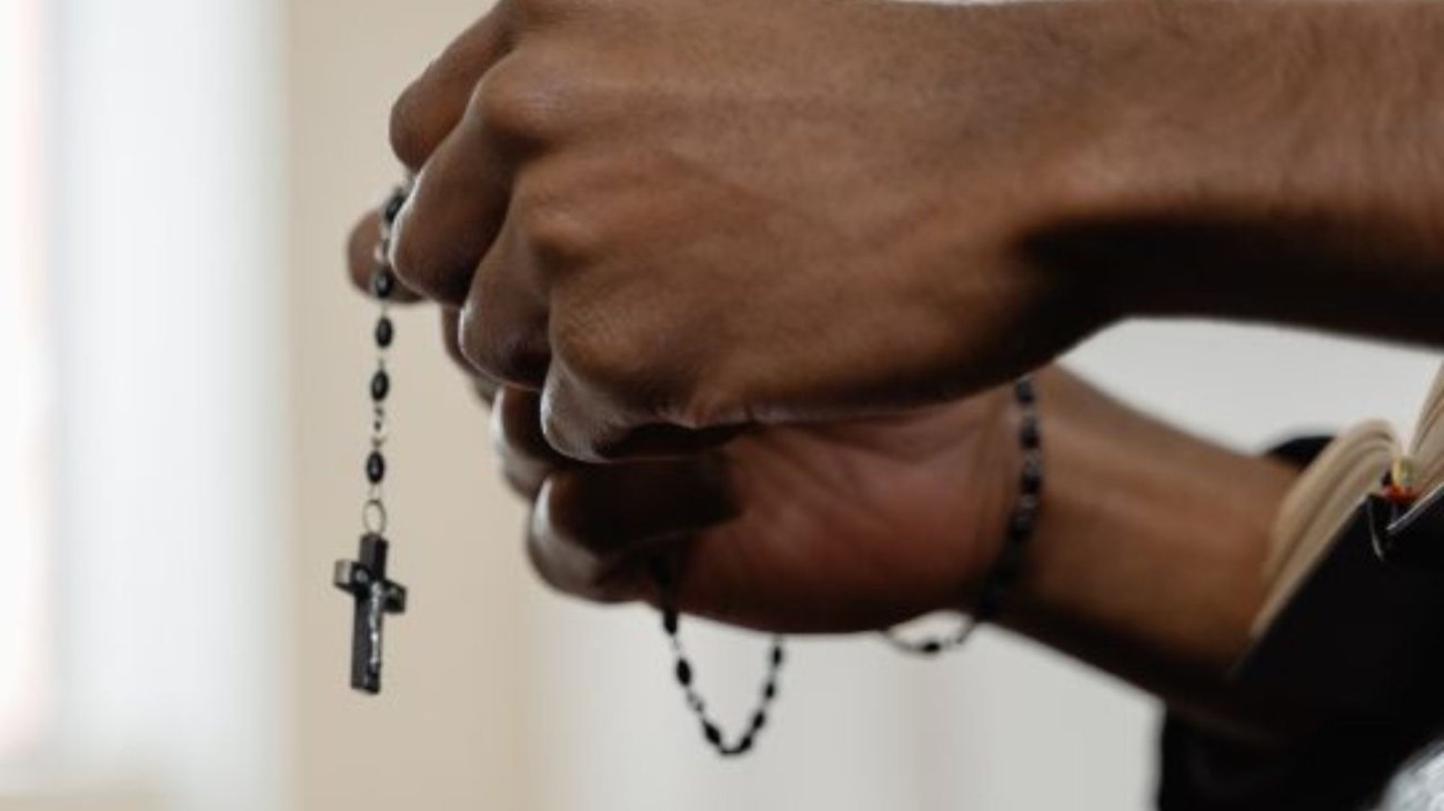 Polémica en Sevilla por cartel de Cristo 'sexualizado'