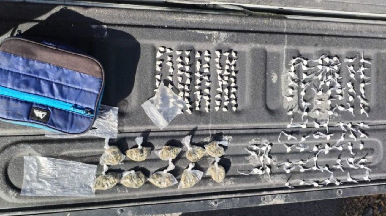 Policía encuentra mochila de drogas en Monterrey