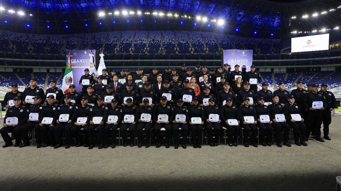 Promueven a un nuevo grado a 56 policías en Guadalupe
