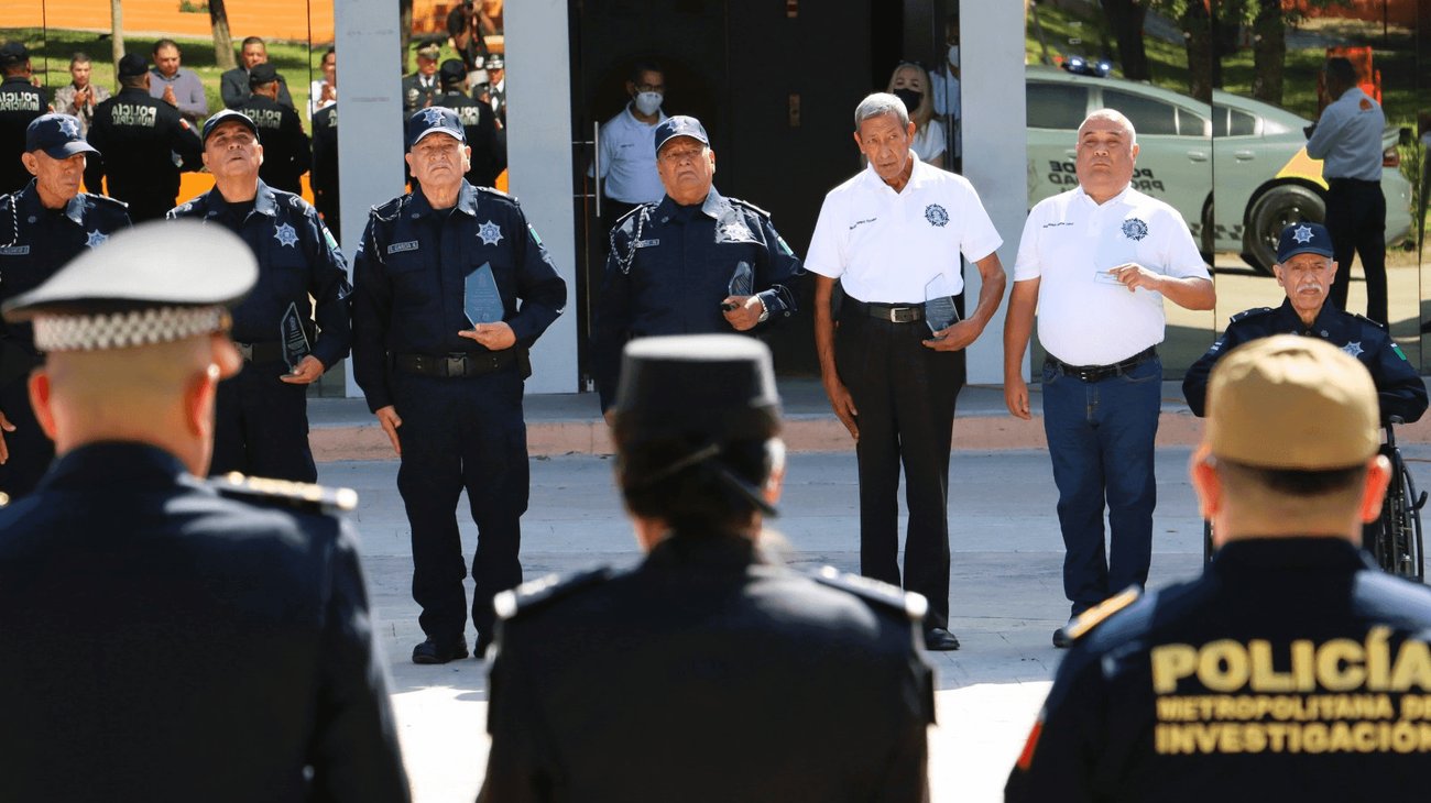 Santa Catarina reconoce a policías por trayectoria