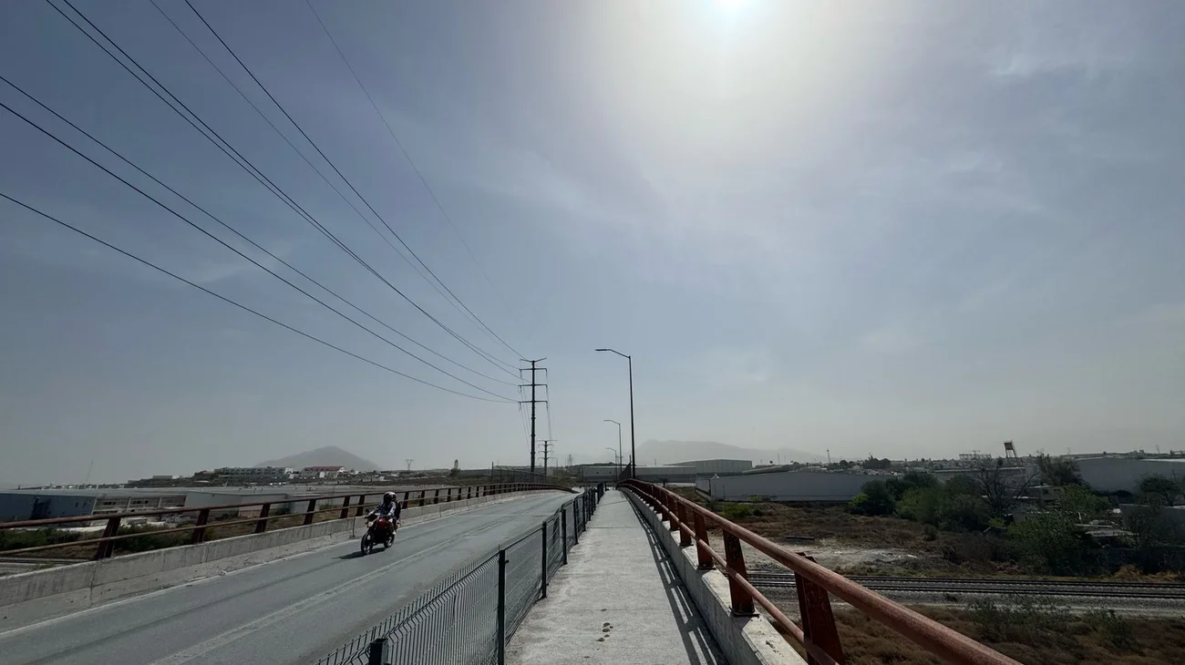 Prevalece ambiente brumoso; esperan ingreso de polvo a la ciudad