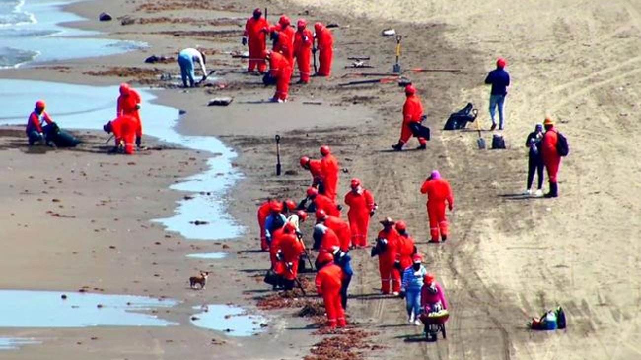 Mantienen operativo por contaminación en playas del Golfo