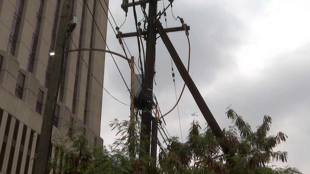 Suma poste cinco meses de ser un riesgo en el centro regio