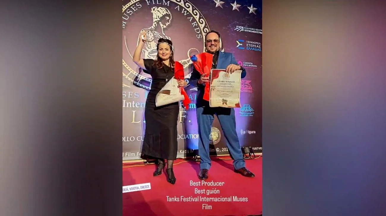 Deslumbra El Gran Aviso en Grecia; obtiene dos premios en Livadia