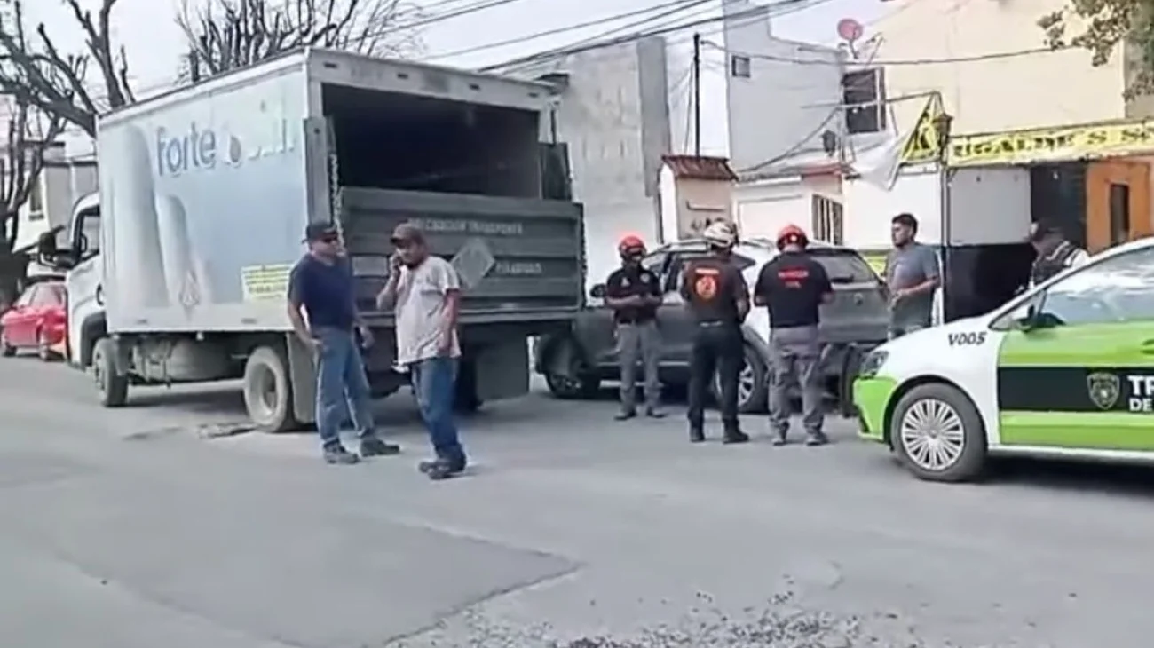 Mujer es prensada de su mano por un camión en Guadalupe