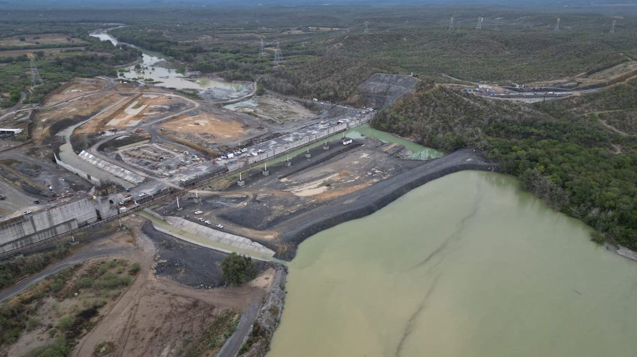 Presume Samuel captación de agua en presa Libertad