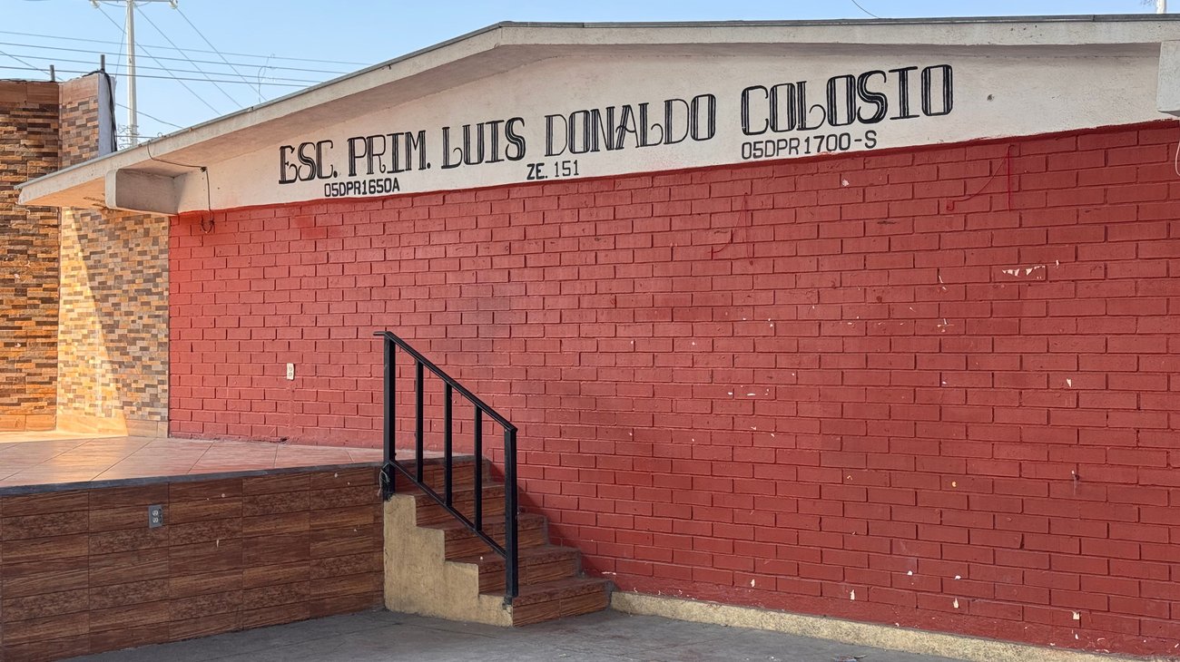 Madres de familia liberan primaria Luis Donaldo Colosio 