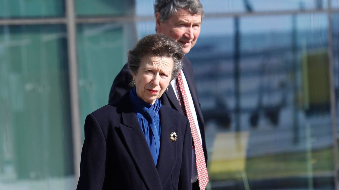 Princesa Ana, hospitalizada tras sufrir traumatismo craneal