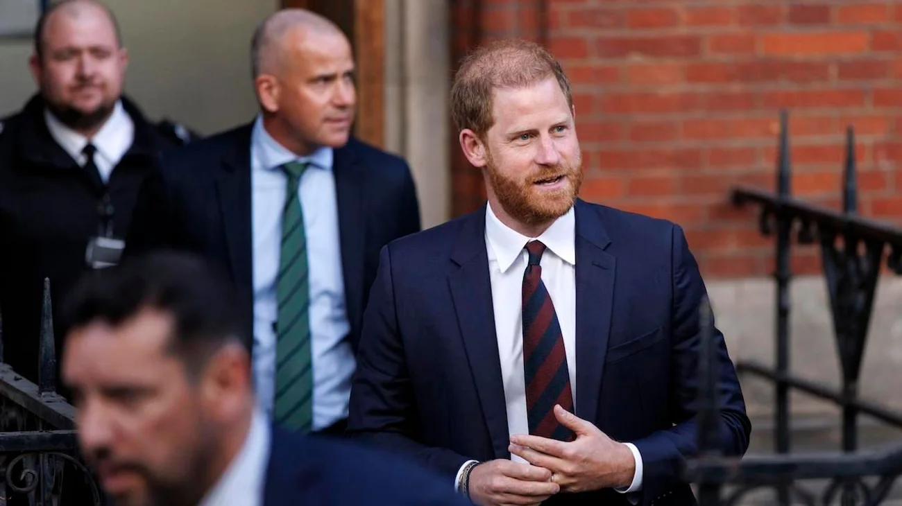 Confiesa príncipe Enrique querer 'reconciliarse' con su familia