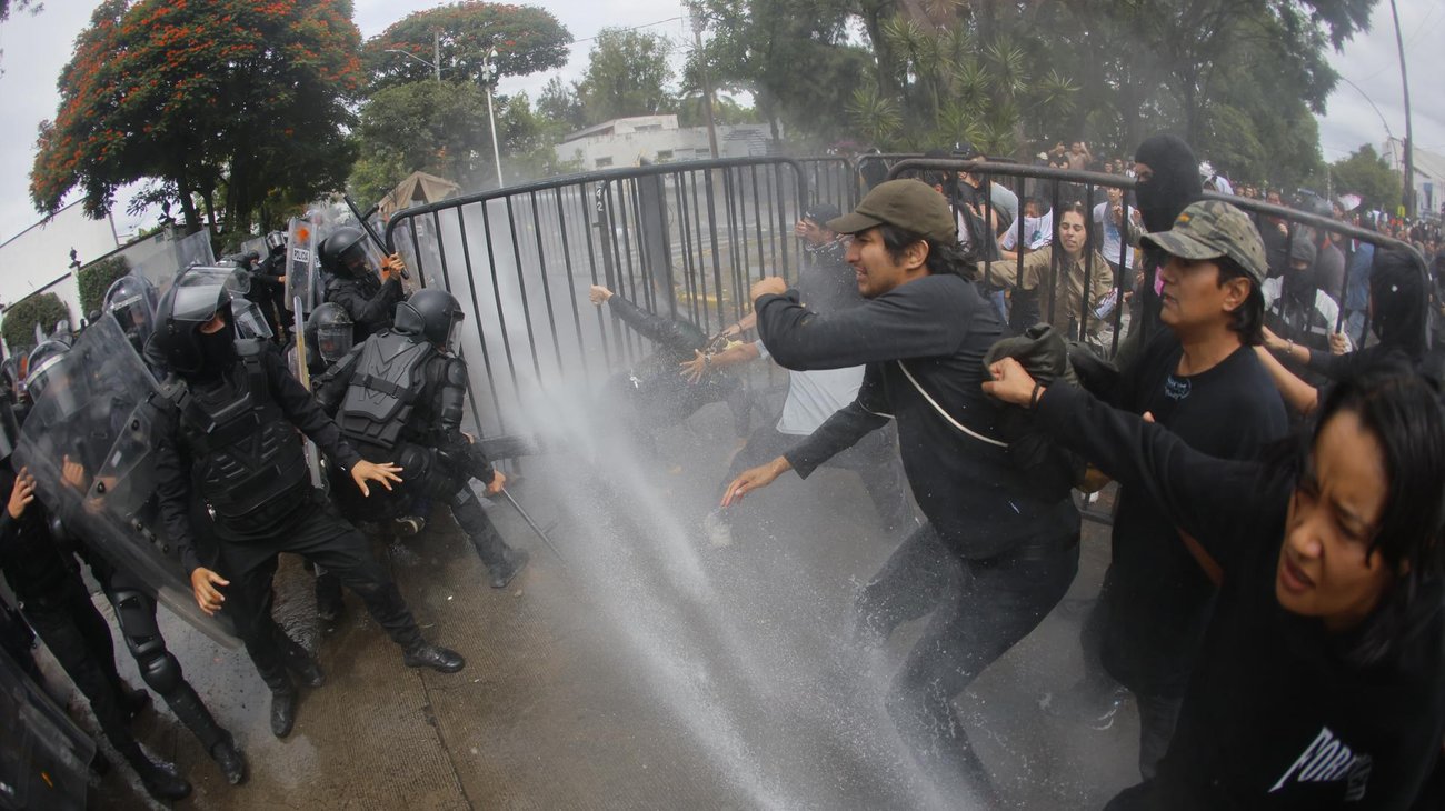 CNDH investiga presuntos abusos policiales durante protesta por agua en Guadalajara