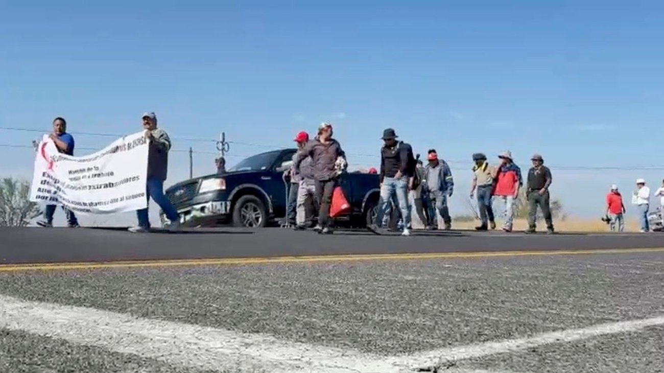 Inician obreros de AHMSA marcha de Monclova a Saltillo