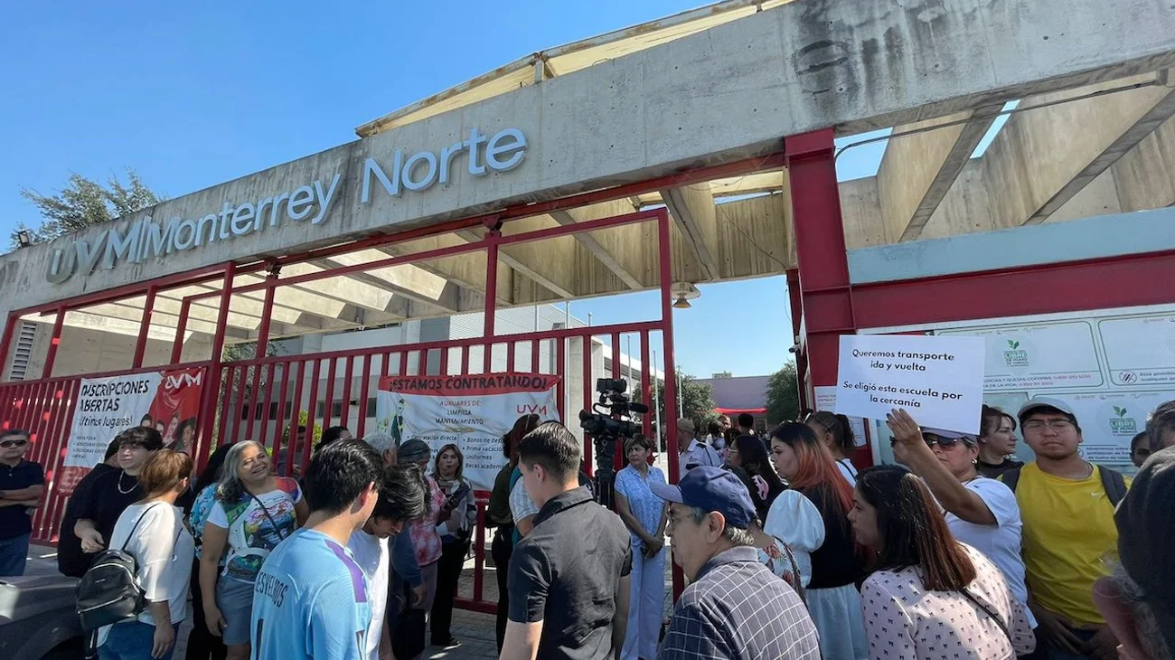 Exigen padres de familia de la UVM audiencia con el rector