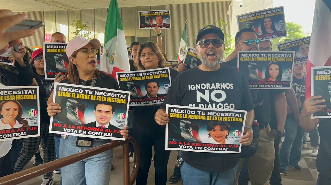 Se manifiestan contra reforma judicial frente al Congreso