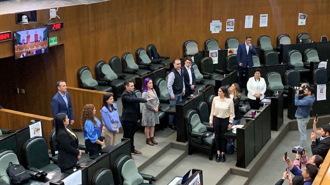 Toman protesta a diputados panistas suplentes en el Congreso