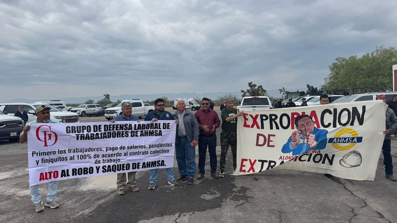 Protestan extrabajadores de AHMSA para exigir pago de liquidación