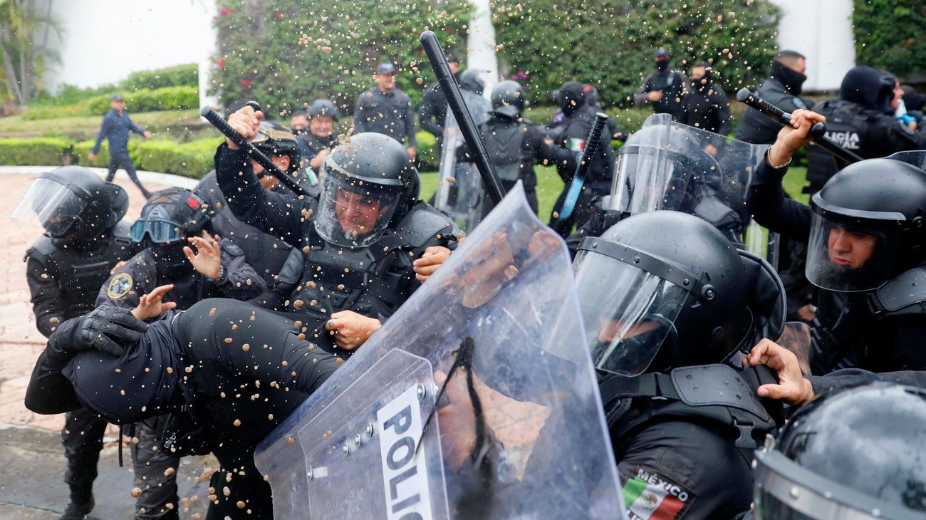 Critica Presidencia represión policial durante protesta