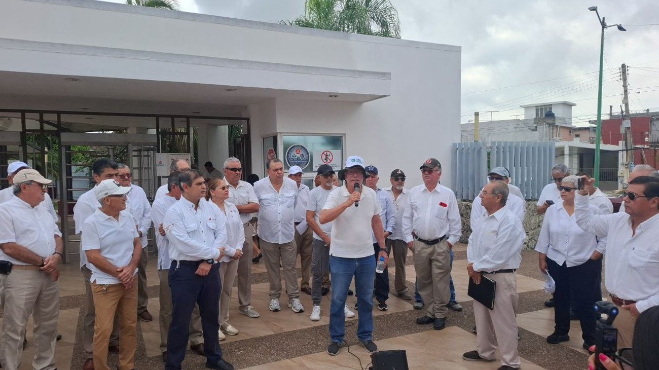 Exigen derechohabientes y jubilados atención médica digna