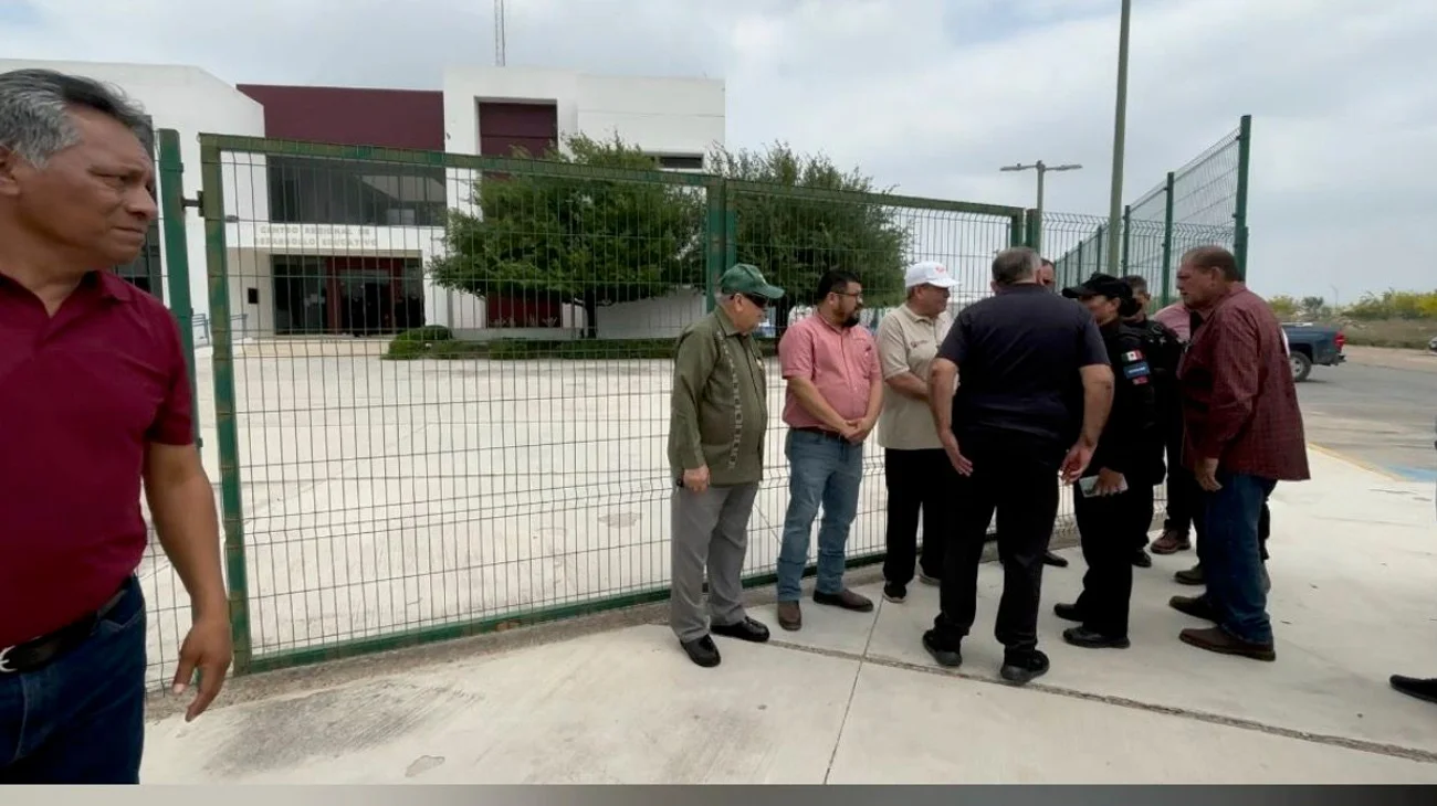 Toman maestros oficinas del Crede en Nuevo Laredo