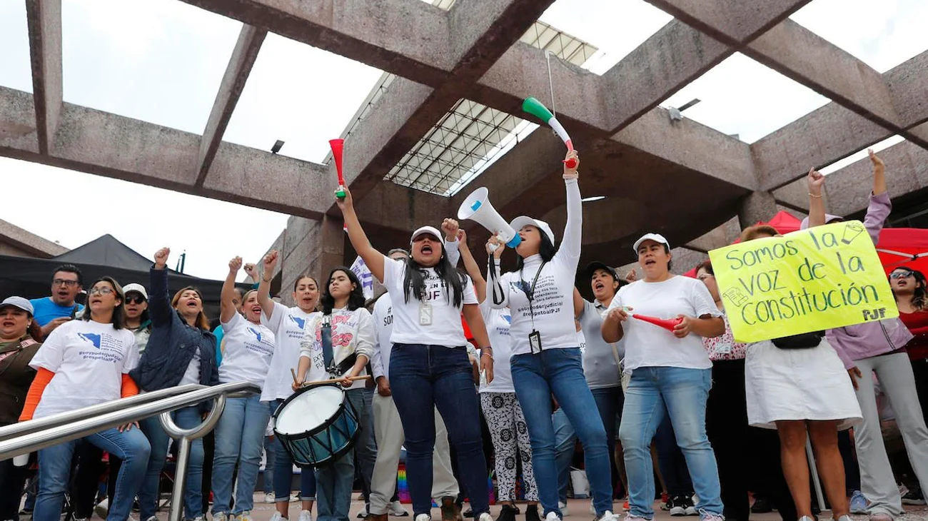 Promete AMLO no habrá represalias a trabajadores del PJF