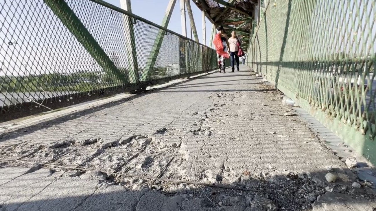 Ignoran autoridades riesgo en puente peatonal de Reynosa 
