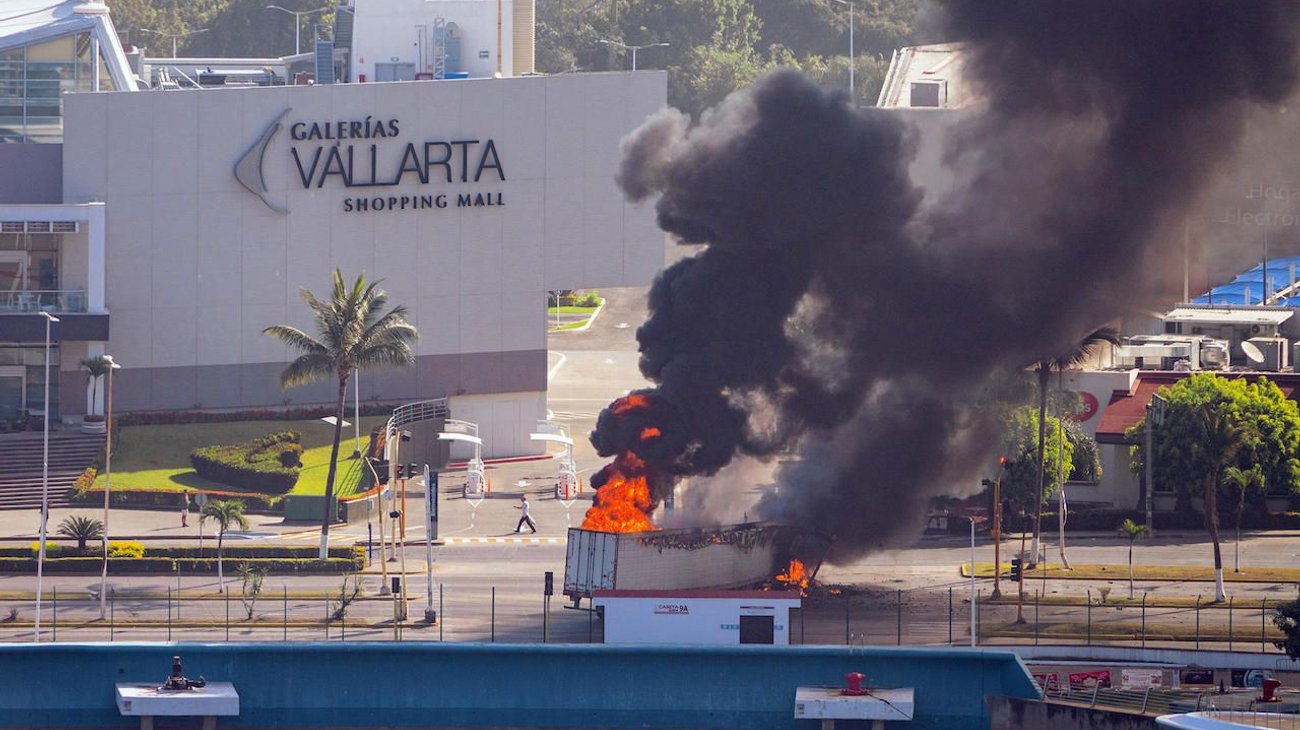 Siguen cancelados vuelos de EUA y Canadá a Puerto Vallarta