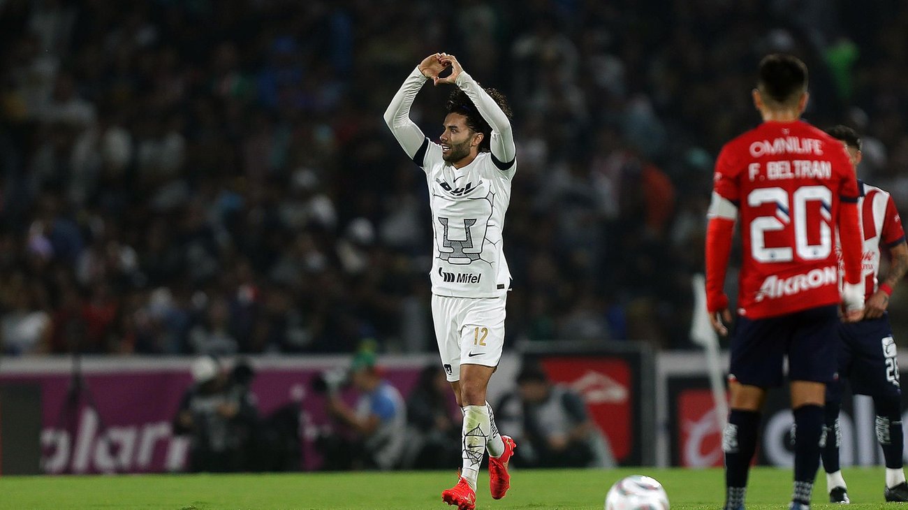 Pumas golean al Chivas y avanzan a Semifinales