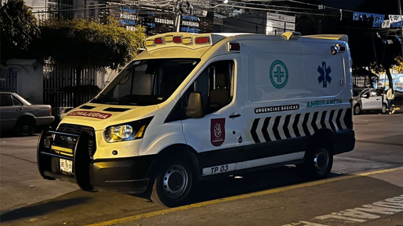 Hombre rocía solvente y le prende fuego a su pareja