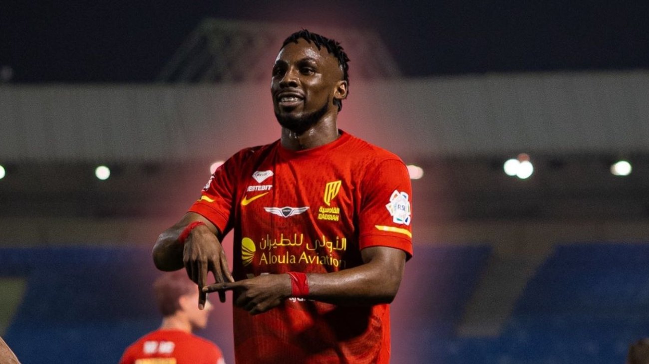 Julián Quiñones se acerca en goleo a CR7 en Arabia Saudí