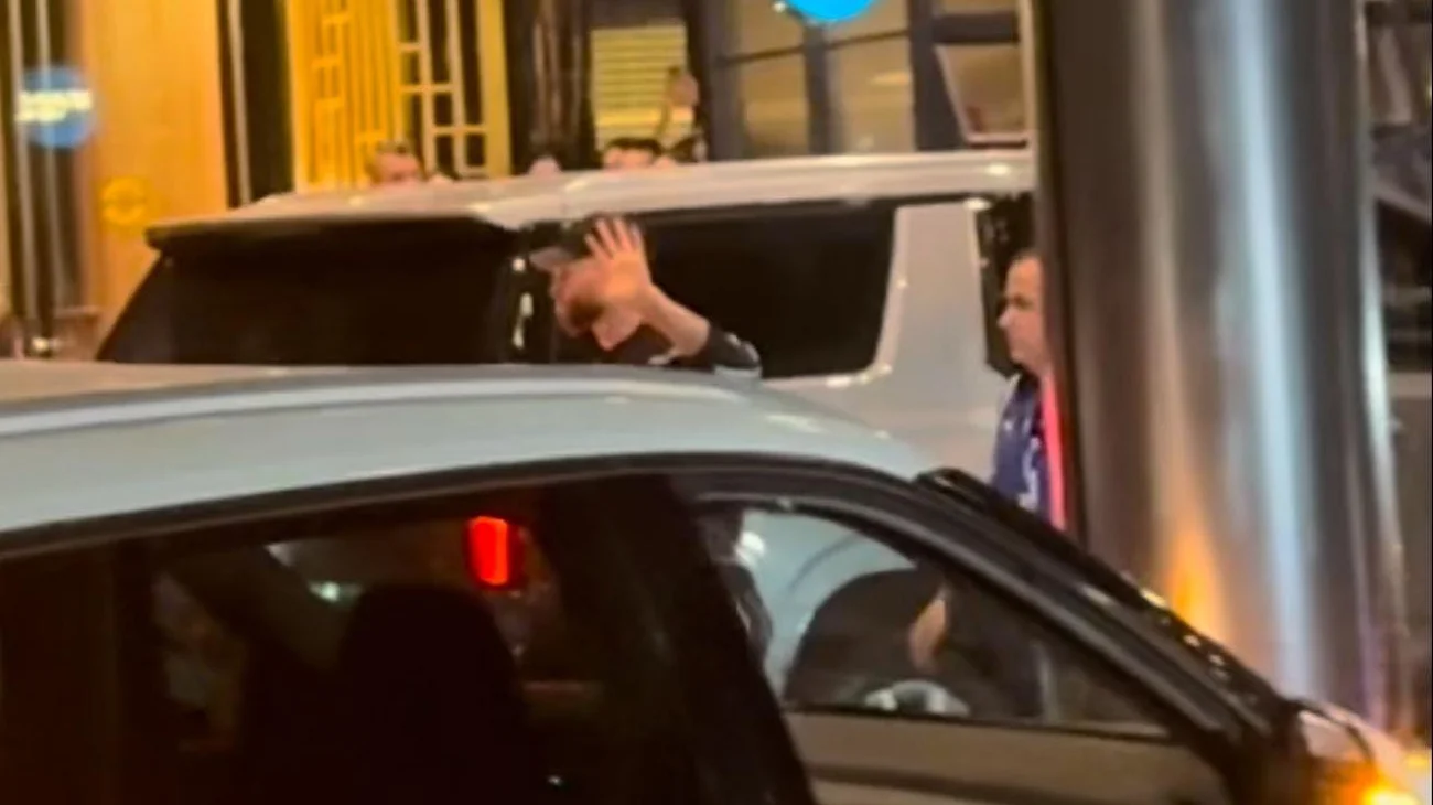 Entre locura, llega Sergio Ramos a la ciudad de Monterrey