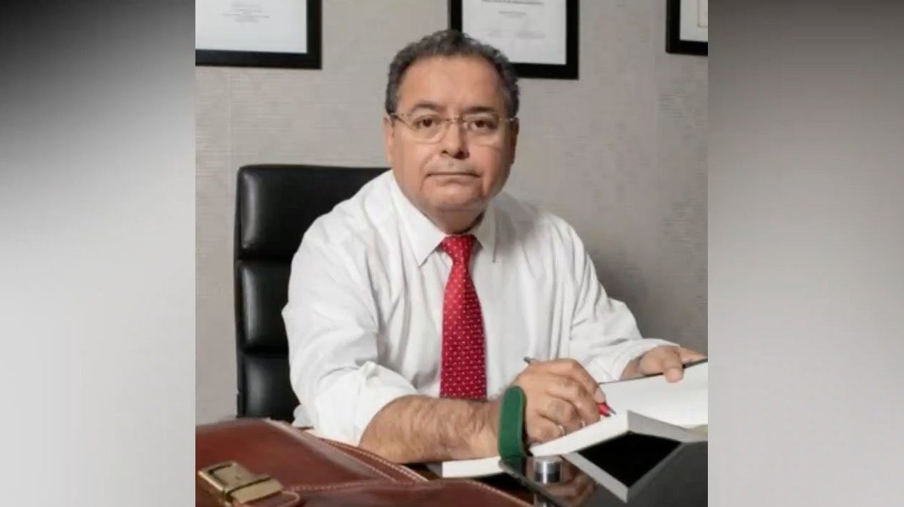 Denuncia fiscal violación a sus derechos tras quitarle cargo