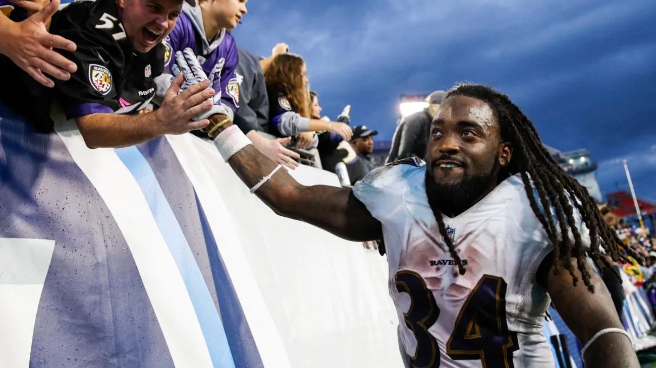 Alex Collins, exjugador de la NFL, muere a los 28 años 