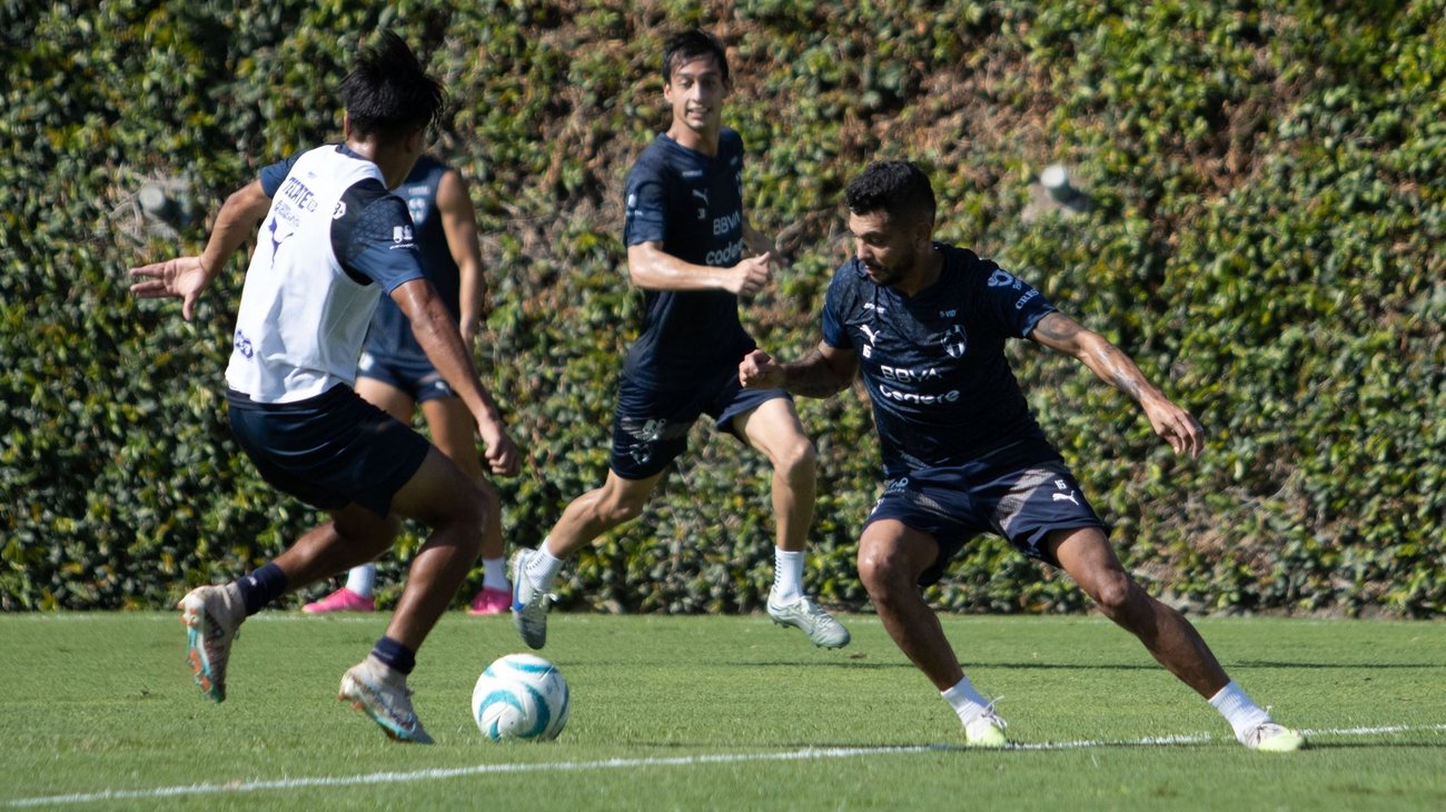 Rayados entrena sin centro delantero por lesiones