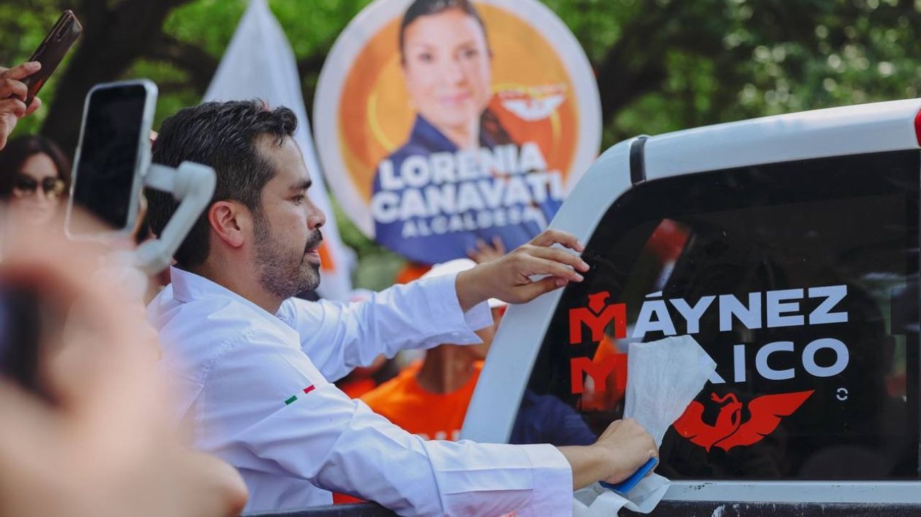 Realizan Álvarez Máynez y Canavati pegoteo de calcas