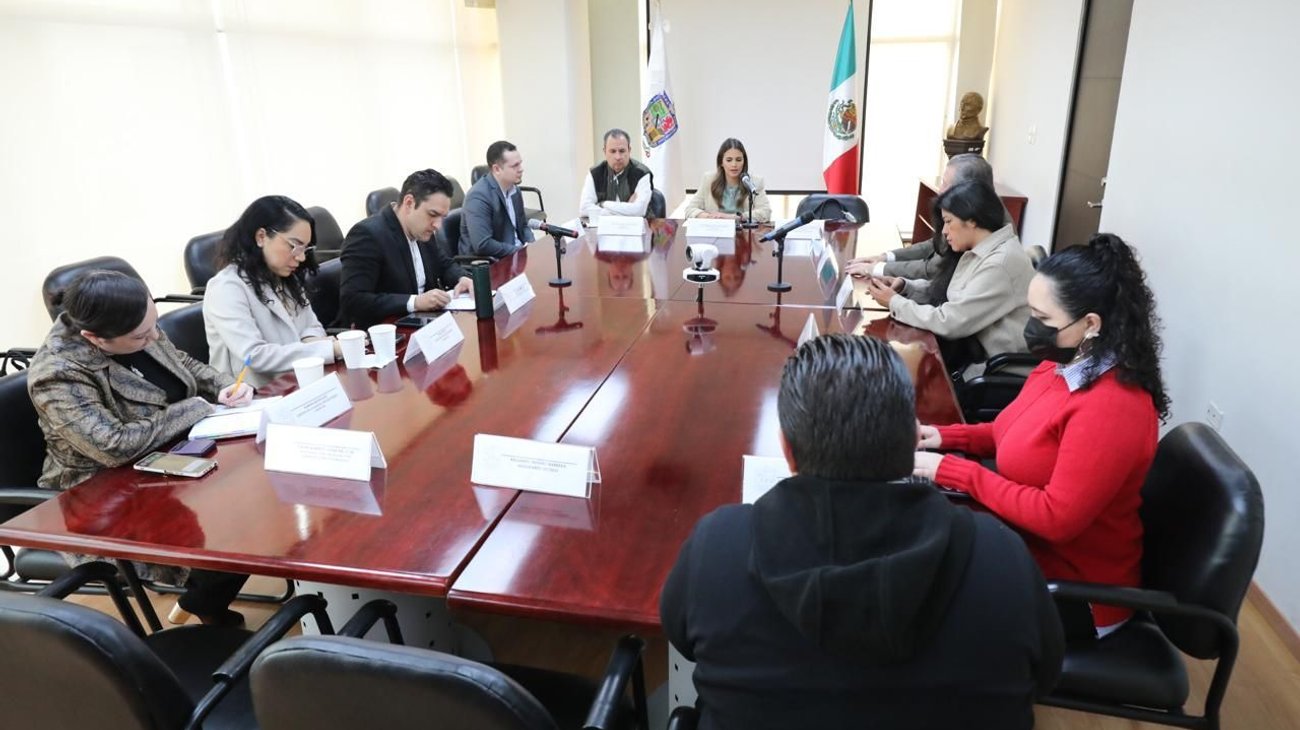 Mesa de trabajo discute seguro obligatorio para vehículos