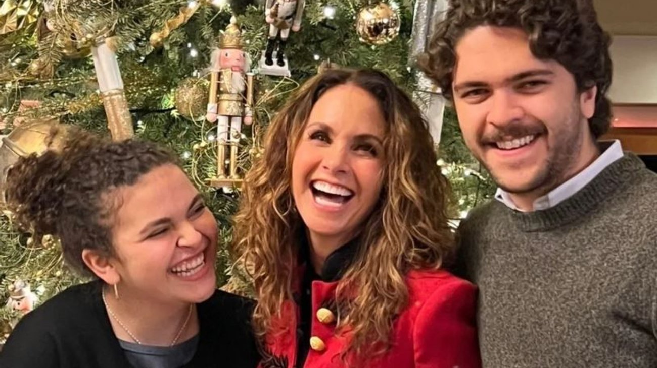 Lucero comparte fotos inéditas por Día de las Madres