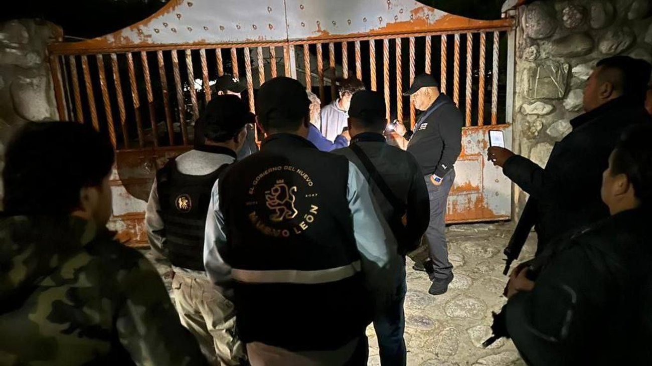 Recibe multa millonaria propietario de criadero de perros