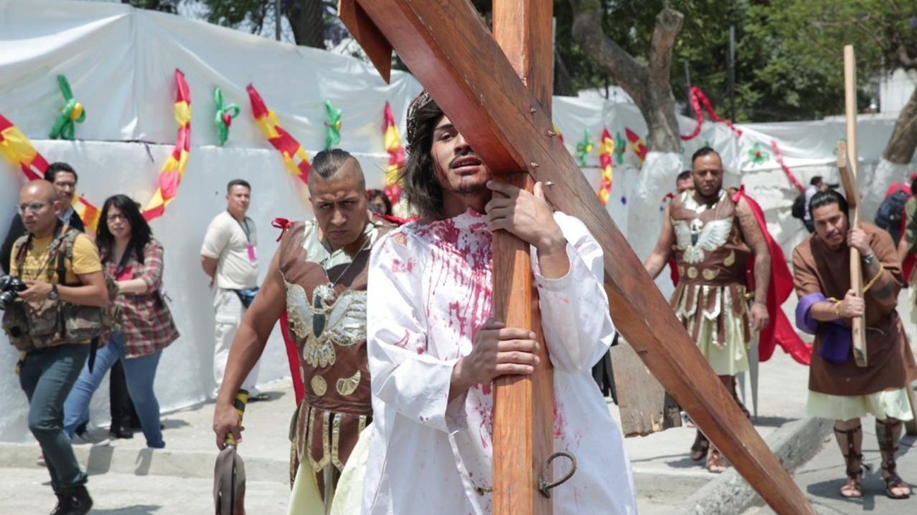 Reclusos en Ciudad de México escenifican la Pasión de Cristo