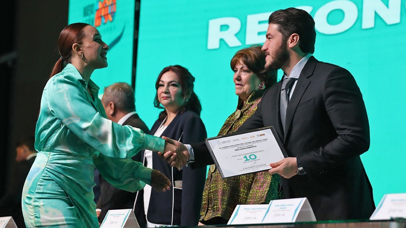 reconoce_samuel_garcia_a_maestras_y_maestros_de_nuevo_leon_dd8fa4856b