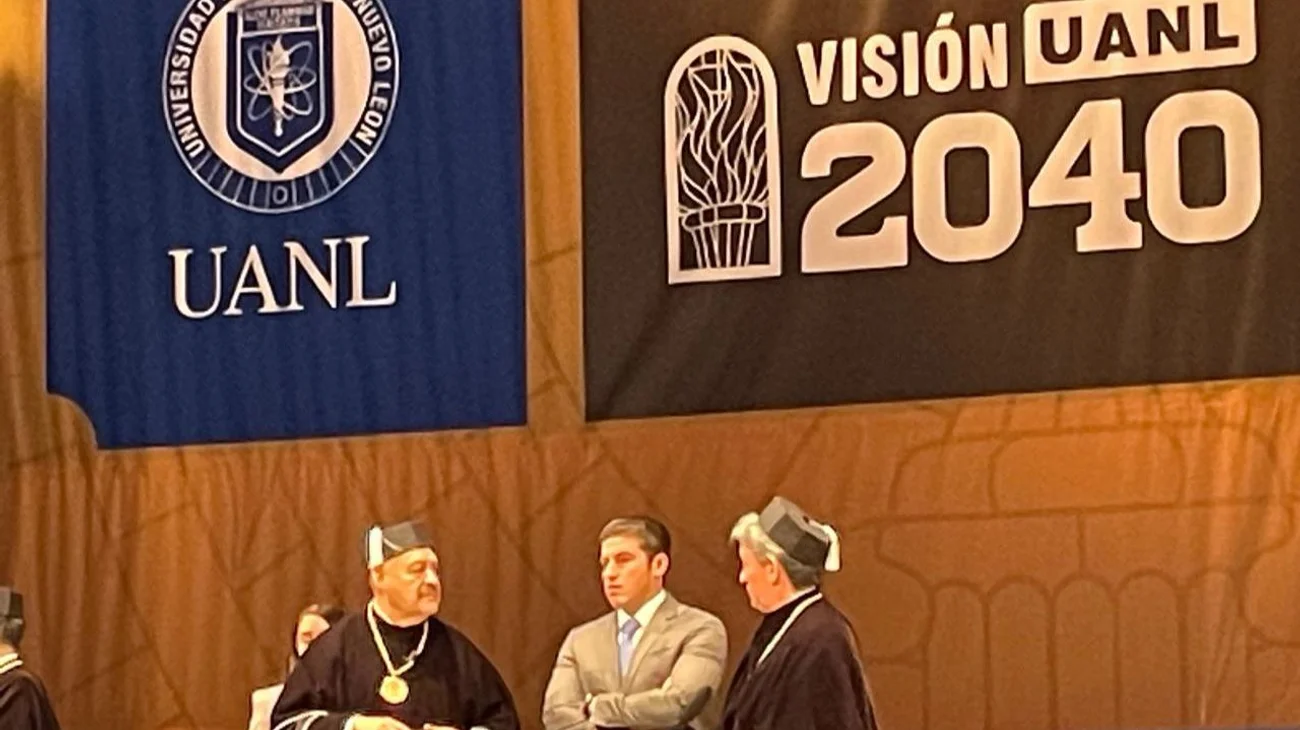 Rinde rector de UANL tercer informe; inicia segundo período 
