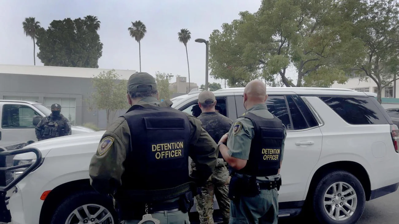 Redada migratoria en granja de cannabis deja 361 detenidos