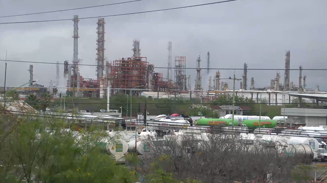 Advierte Samuel acciones contra la refinería de Pemex